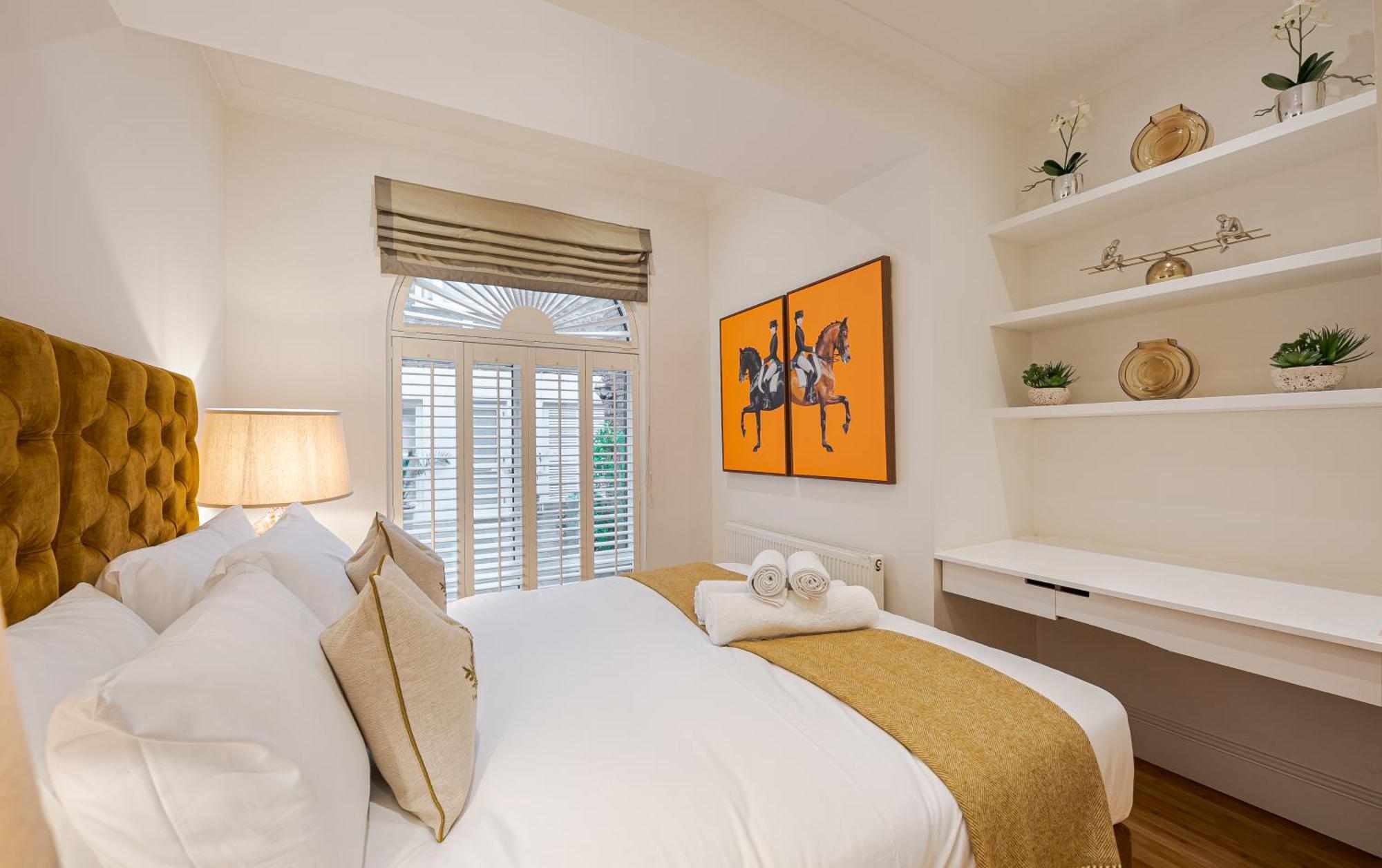 Chic Belgravia Hideaway With Private Patio 10 Mins To Harrods London Bagian luar foto