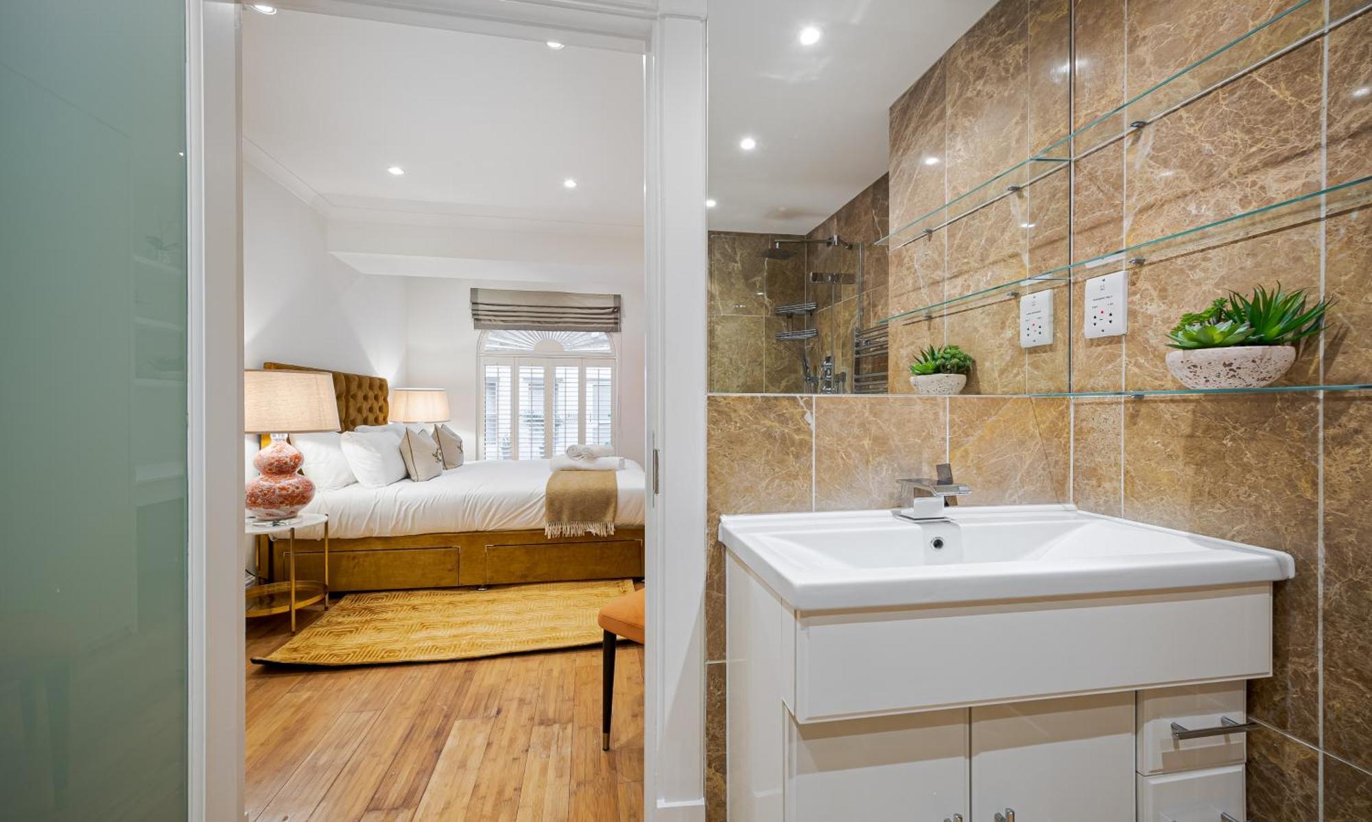 Chic Belgravia Hideaway With Private Patio 10 Mins To Harrods London Bagian luar foto