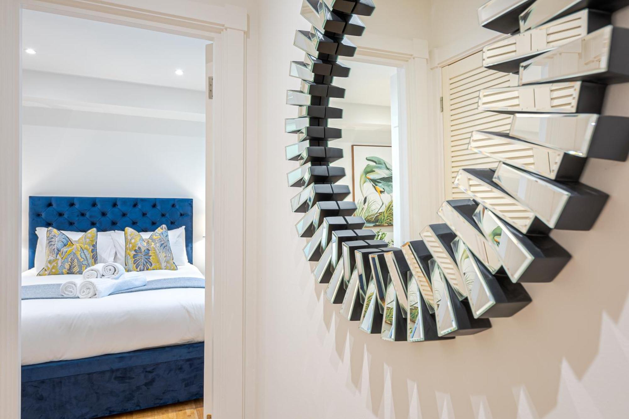 Chic Belgravia Hideaway With Private Patio 10 Mins To Harrods London Bagian luar foto