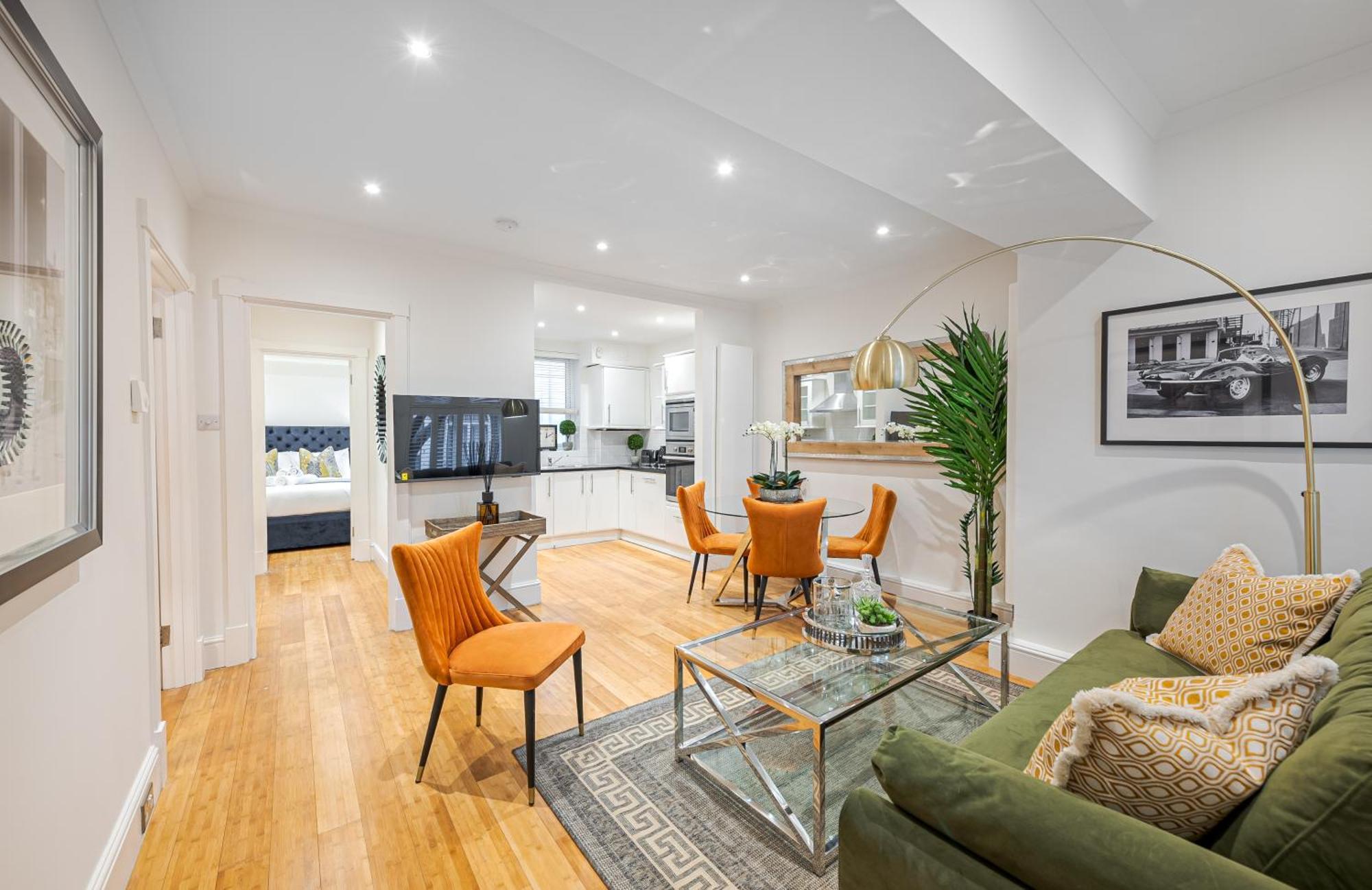 Chic Belgravia Hideaway With Private Patio 10 Mins To Harrods London Bagian luar foto