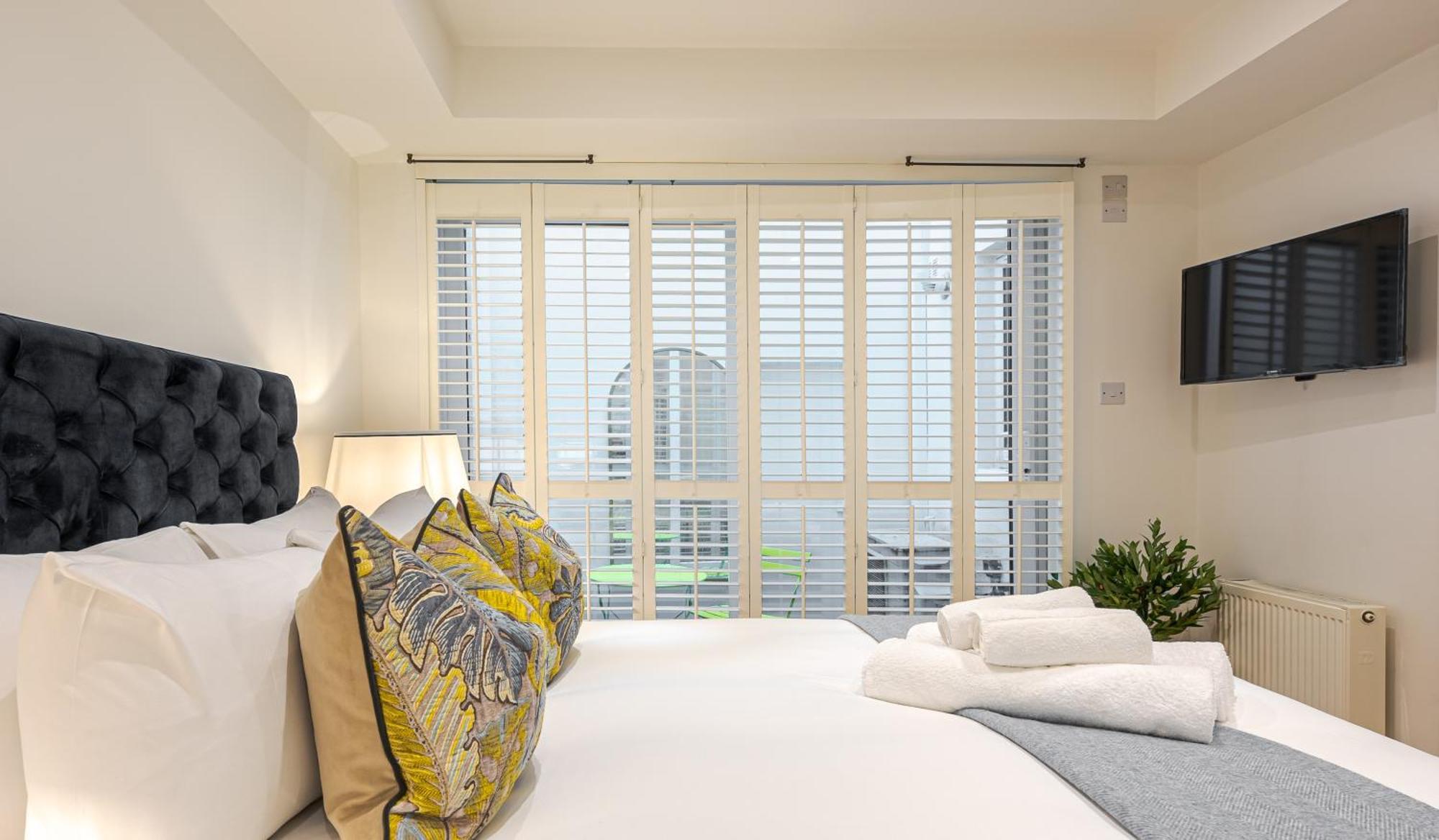 Chic Belgravia Hideaway With Private Patio 10 Mins To Harrods London Bagian luar foto