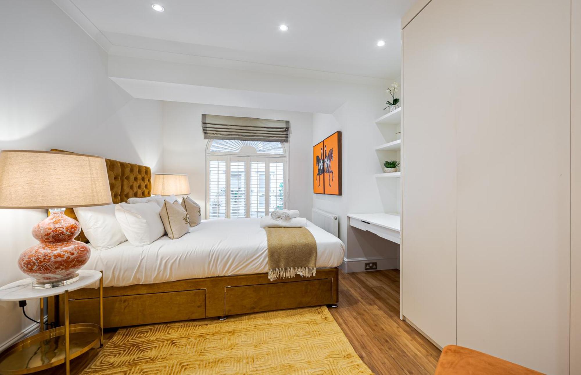 Chic Belgravia Hideaway With Private Patio 10 Mins To Harrods London Bagian luar foto