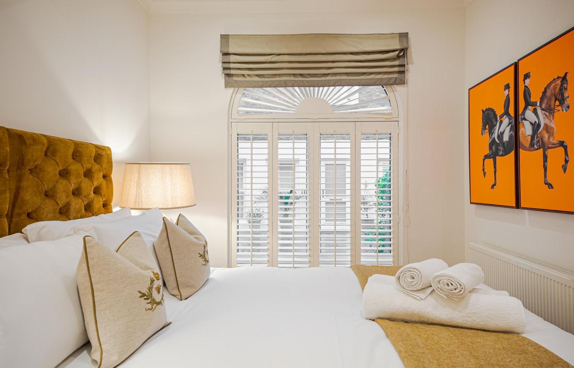 Chic Belgravia Hideaway With Private Patio 10 Mins To Harrods London Bagian luar foto